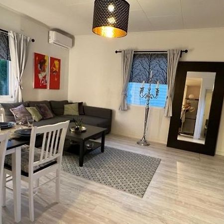 Ferienwohnung Fresh And Cozy Little House 45Km In Taby Stockholm Exterior foto