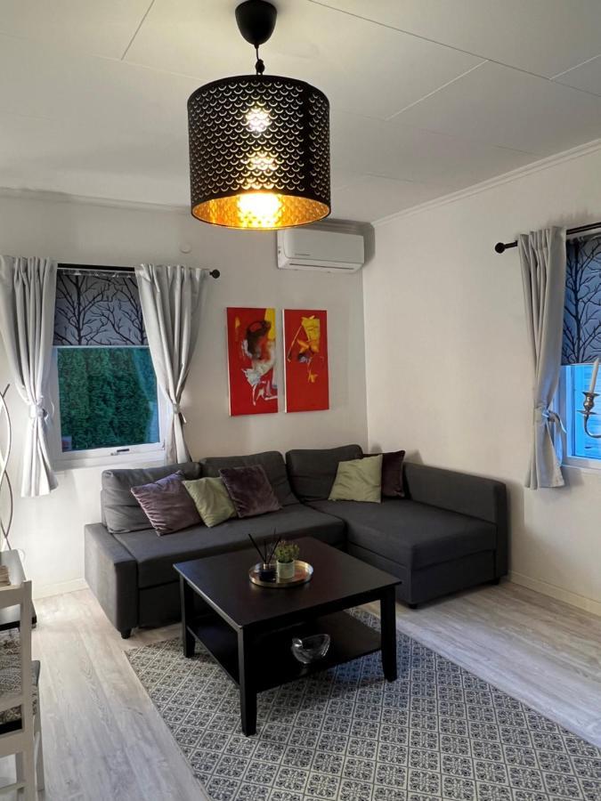 Ferienwohnung Fresh And Cozy Little House 45Km In Taby Stockholm Exterior foto